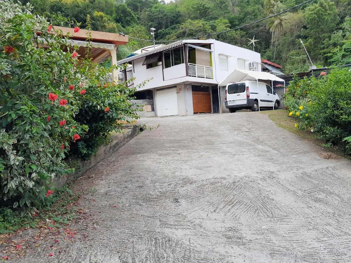 Villa La Poulette à Rivière-Pilote Chalet
